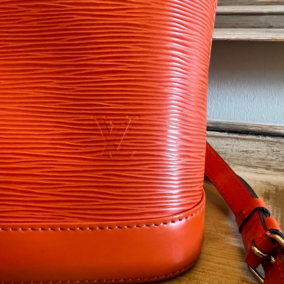 🧡🧡Louis Vuitton Alma Pm Epi Leather with crossbody strap 🧡🧡 - Picture 10 of 11